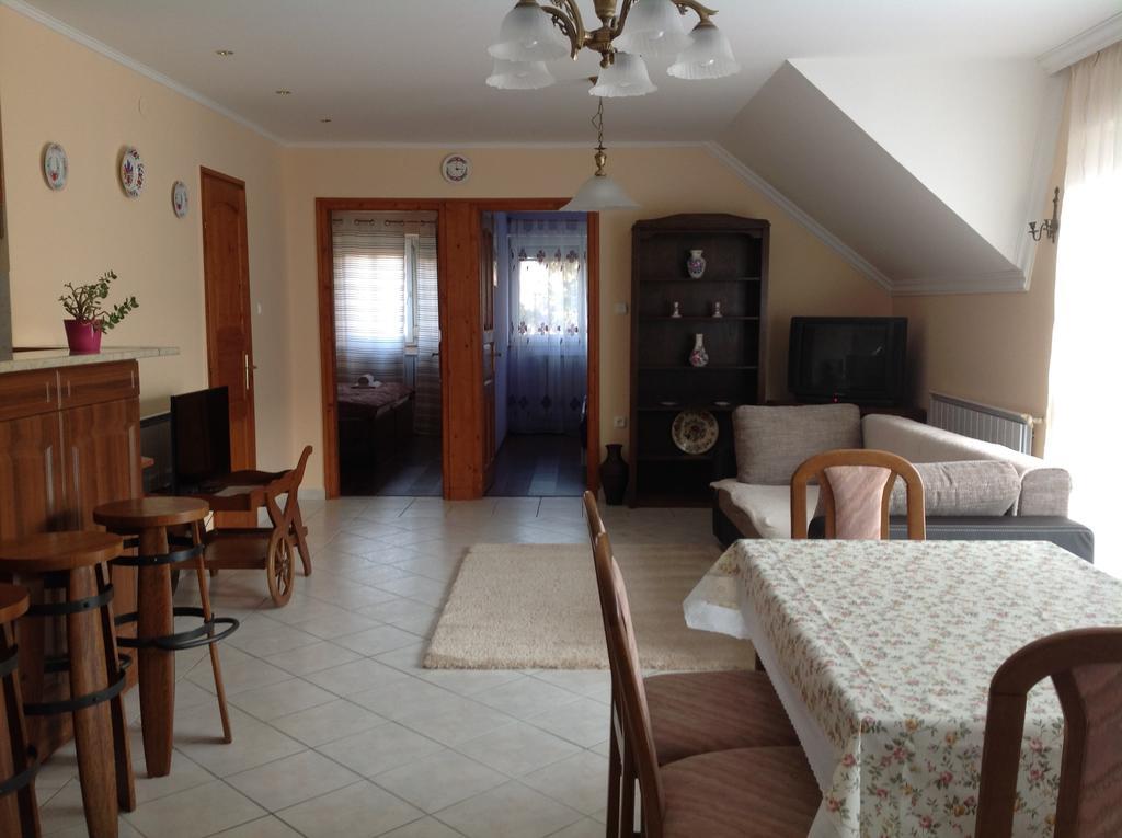 Attila Apartmanhaz Hotel Heviz Room photo