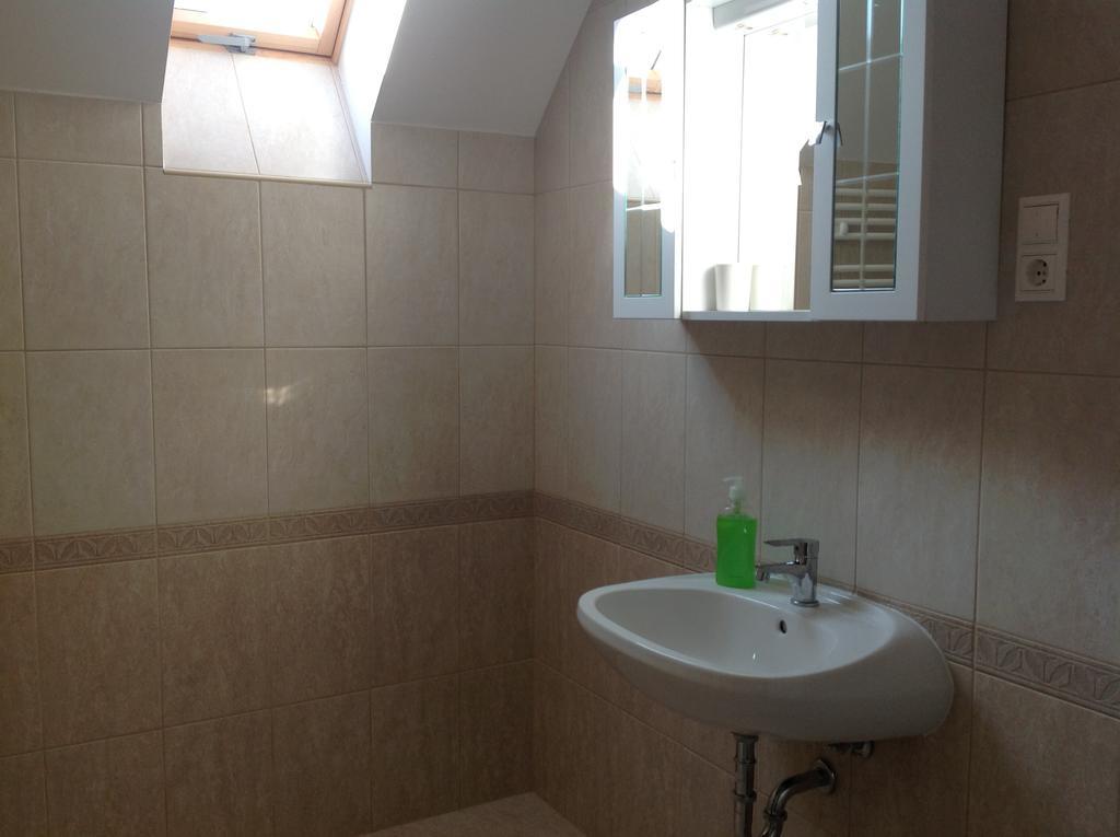Attila Apartmanhaz Hotel Heviz Room photo
