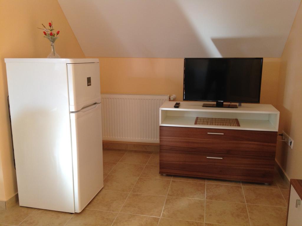 Attila Apartmanhaz Hotel Heviz Room photo
